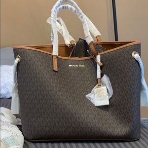 Micheal Kors jet set travel